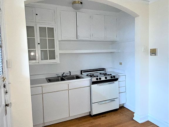 5th image of 4439 1/2 N Wolcott Ave #1W