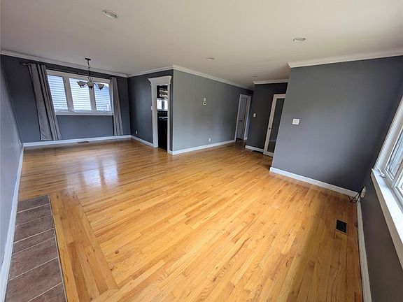 5th image of 60 Grandy Avenue