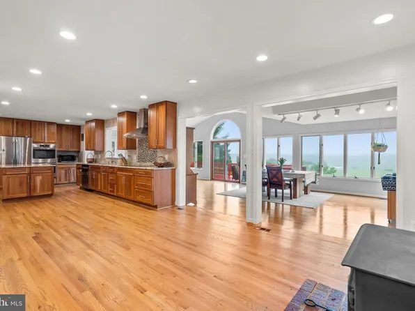 26217 Rudale Dr, Clarksburg, MD 20871