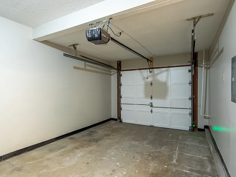 111 Commons Dr — Photo 28