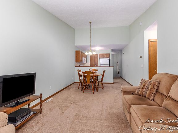 3rd image of 2734 Sandstone Ter NE #87