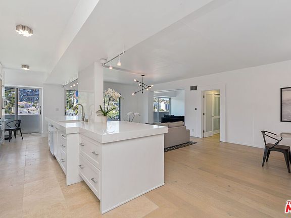 5th image of 838 N Doheny Dr APT 1105