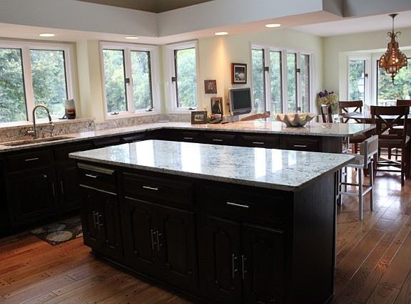Kitchen island 
