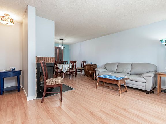 3rd image of 2109 Saddleback Rd NW