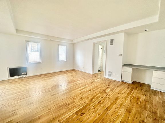 4th image of 686 S St Andrews Pl APT A8