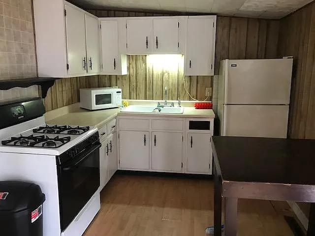 1 bed, 425 sqft, $950 — Photo 2