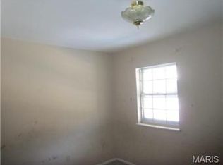 2132 Linnus Dr, High Ridge, MO 63049