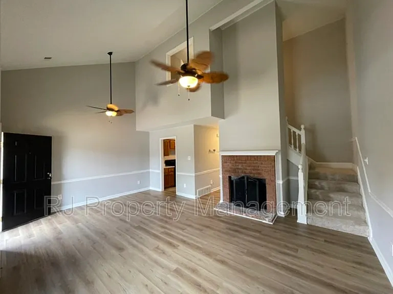 6913 Snyder Rd — Photo 4