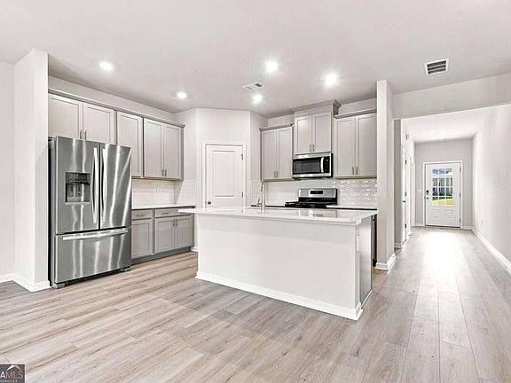 4th image of 176 Meander Dr