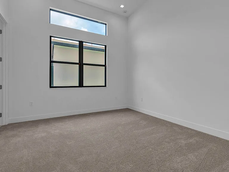 9523 Riverside Park Dr — Photo 2