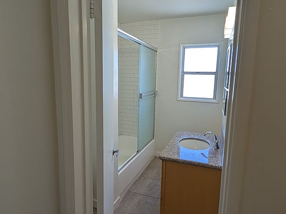 3rd image of 13449 Moorpark St APT F