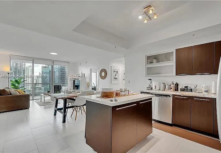 90 SW 3rd St #3211 — Photo 8