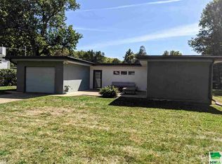 520 Buckwalter Dr, Sioux City, IA 51104