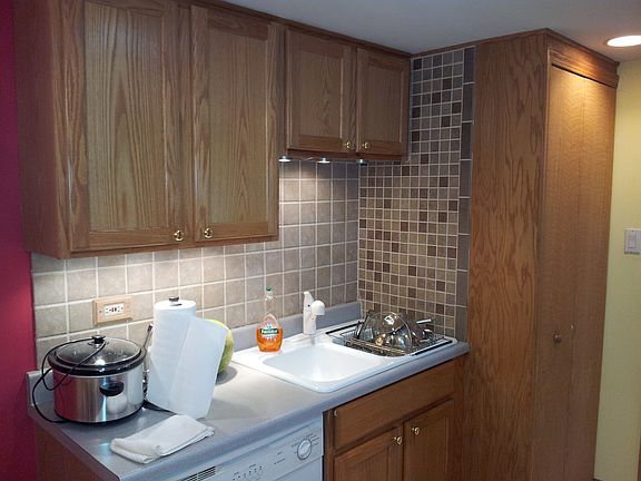 3rd image of 7930 W 93rd St #3E