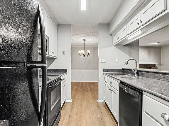 5th image of 310 Tuxworth Cir