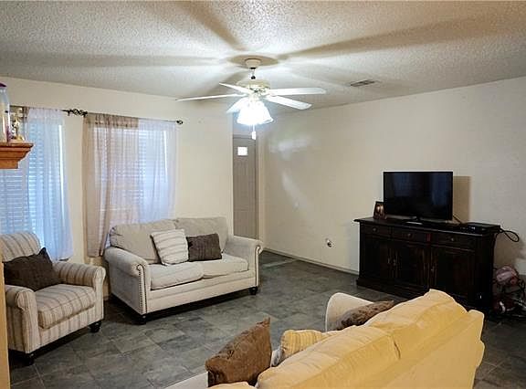 2nd image of 412 Jaynes Ct