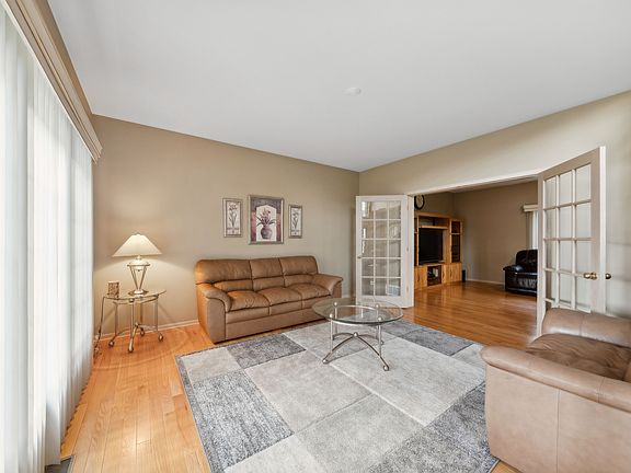 4th image of 1493 Harmony Dr