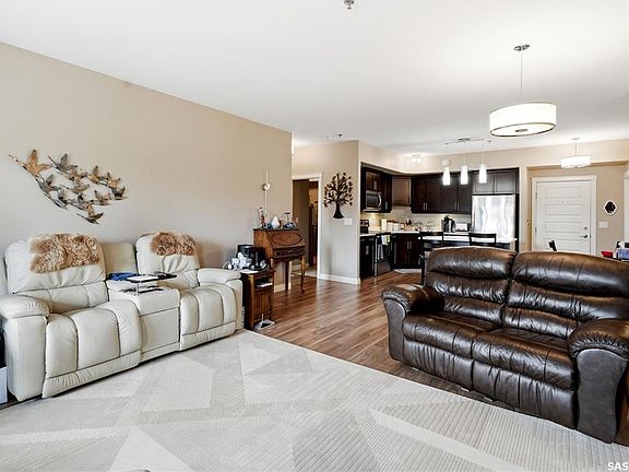 4th image of UNIT 203-423 Nelson ROAD
