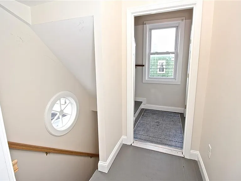 668 Thames St #2 — Photo 9