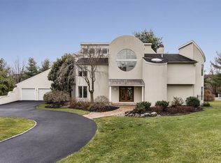 1026 Herkness Dr, Jenkintown, PA 19046