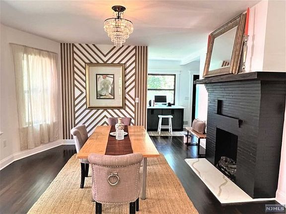 5th image of 7 Laurel Pl