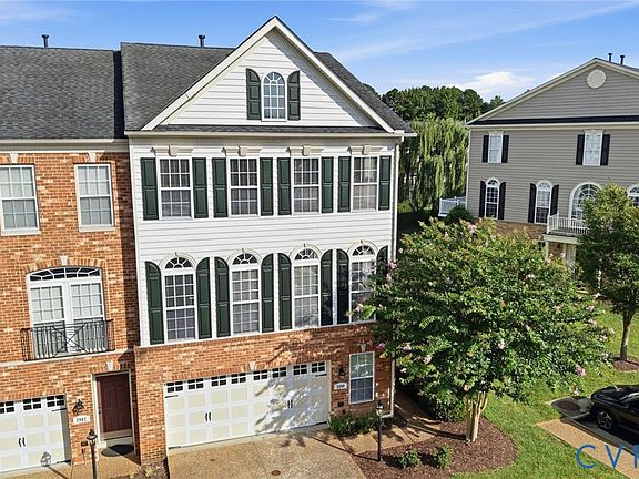 2nd image of 2900 Murano Way