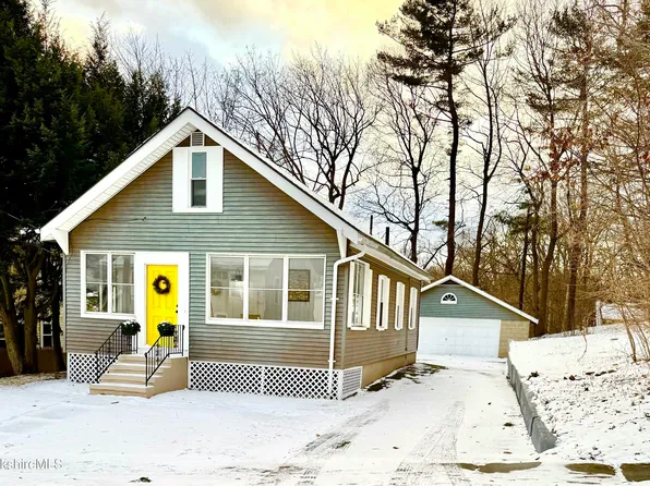 136 Elizabeth St, Pittsfield, MA 01201
