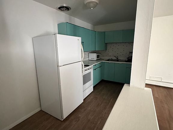 3rd image of 314-316 Reis St #11