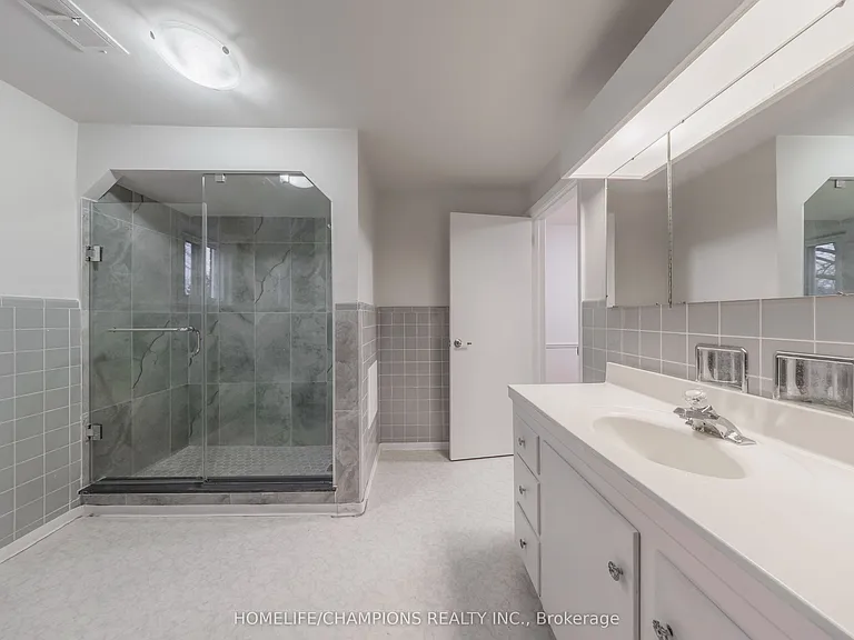 44 Marydon Cres — Photo 13