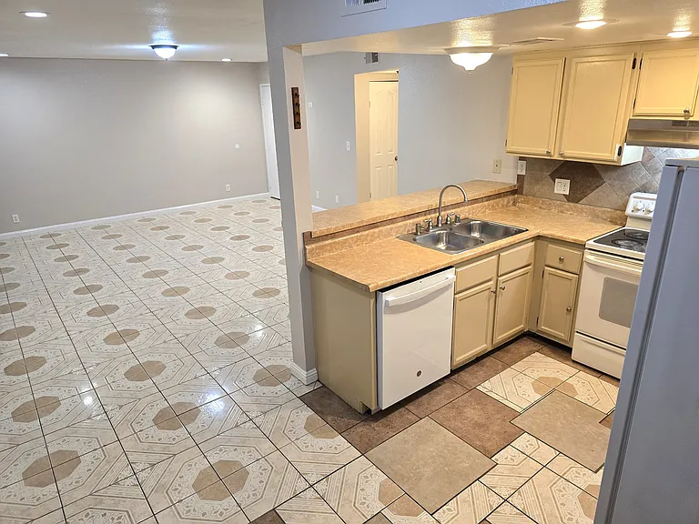 4781 E Craig Rd #A — Photo 3