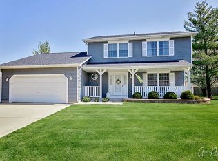 335 Oak Hill Ct, Antioch, IL