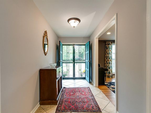 4th image of 1013 Edwin Warner Dr
