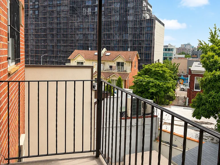11-46 Welling Ct #3R — Photo 12