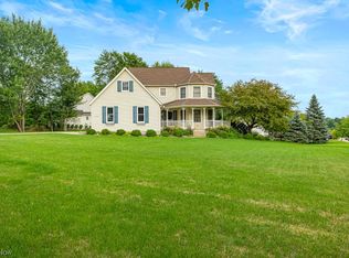 2054 Deer Crossing Dr, Streetsboro, OH 44241
