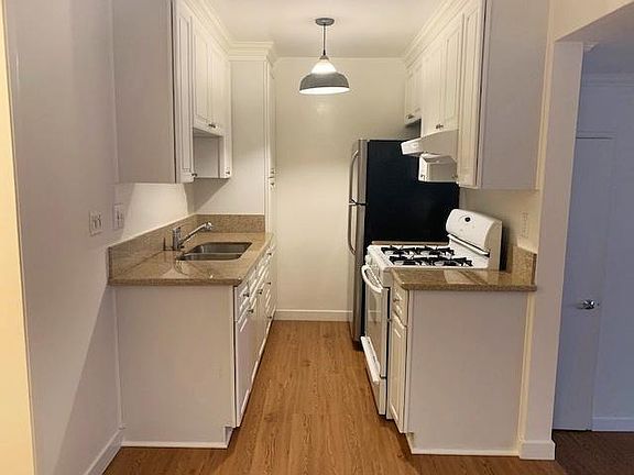 2nd image of 824 11th St
