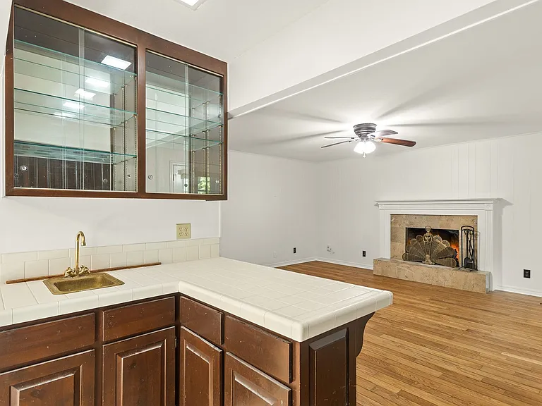 2825 E Inwood Ln — Photo 18