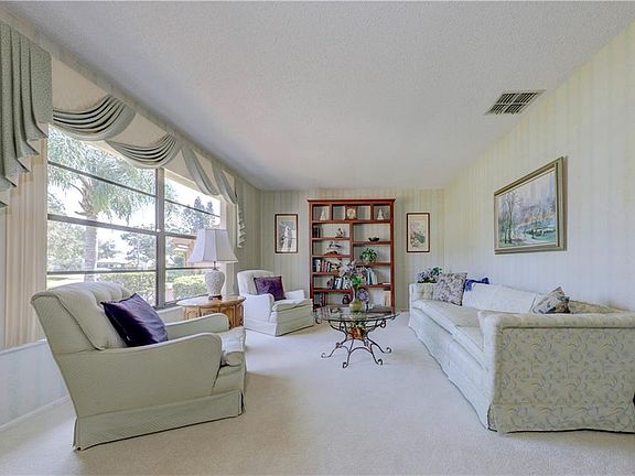 5th image of 942 Gillespie Dr