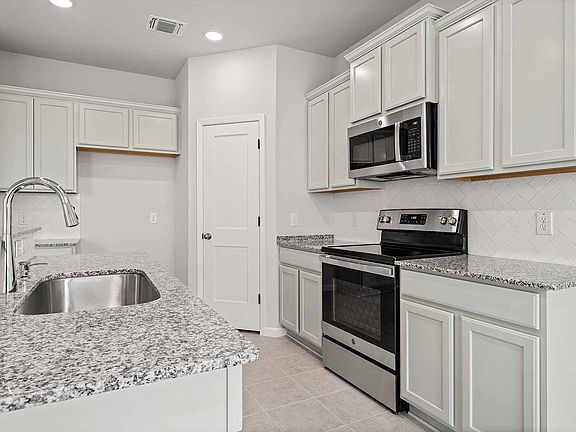 3rd image of 2031 Westphalia Dr