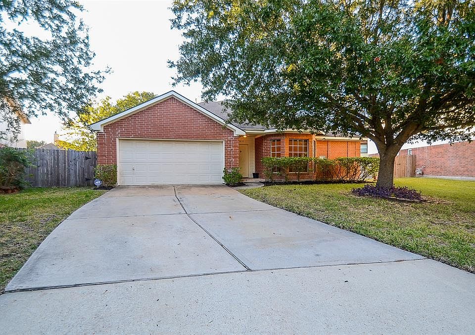 Beautiful One Story home in Westfield Subdivision in Katy on a large lot