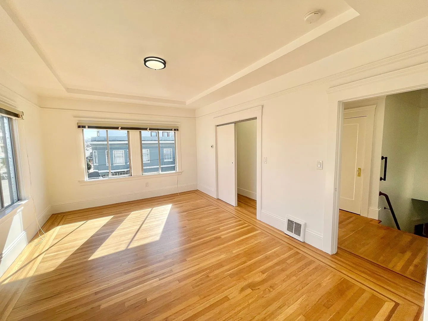 Charming San Francisco Home With Garage Parking & Shared Backyard - Progressive — Photo 4