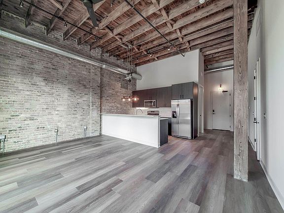3rd image of 818 N Wolcott Ave #103