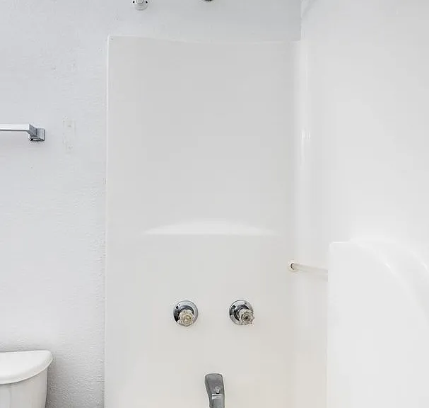 Pinnacle Heights Apartments — Photo 26