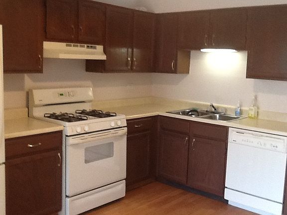 Fully Applianced Kitchen