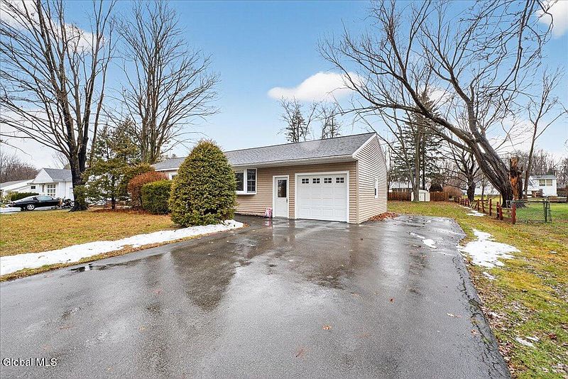 3rd image of 15 Cornelia Avenue