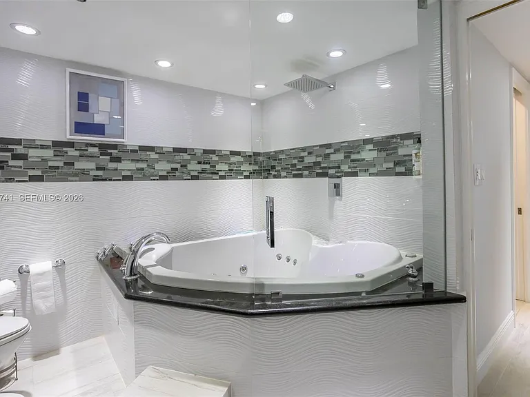 300 Three Islands Blvd #Penthouse 3A — Photo 18
