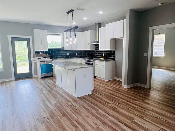 4th image of 5611 Victoria Ct