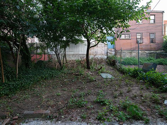 5th image of 250 Stagg St #1F