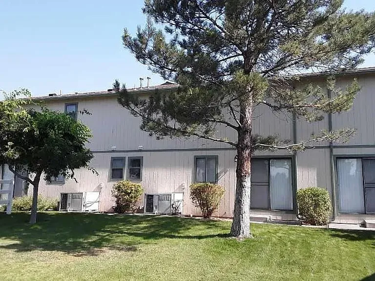 4686 Oak St — Photo 14