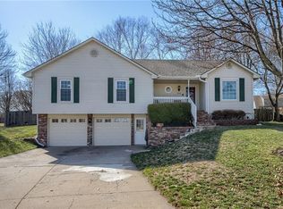 1031 NE Hunters Rdg, Lees Summit, MO 64086