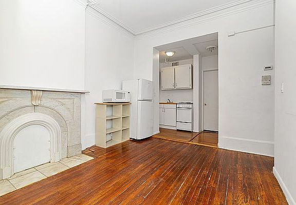 3rd image of 104 E 30th St APT 3R